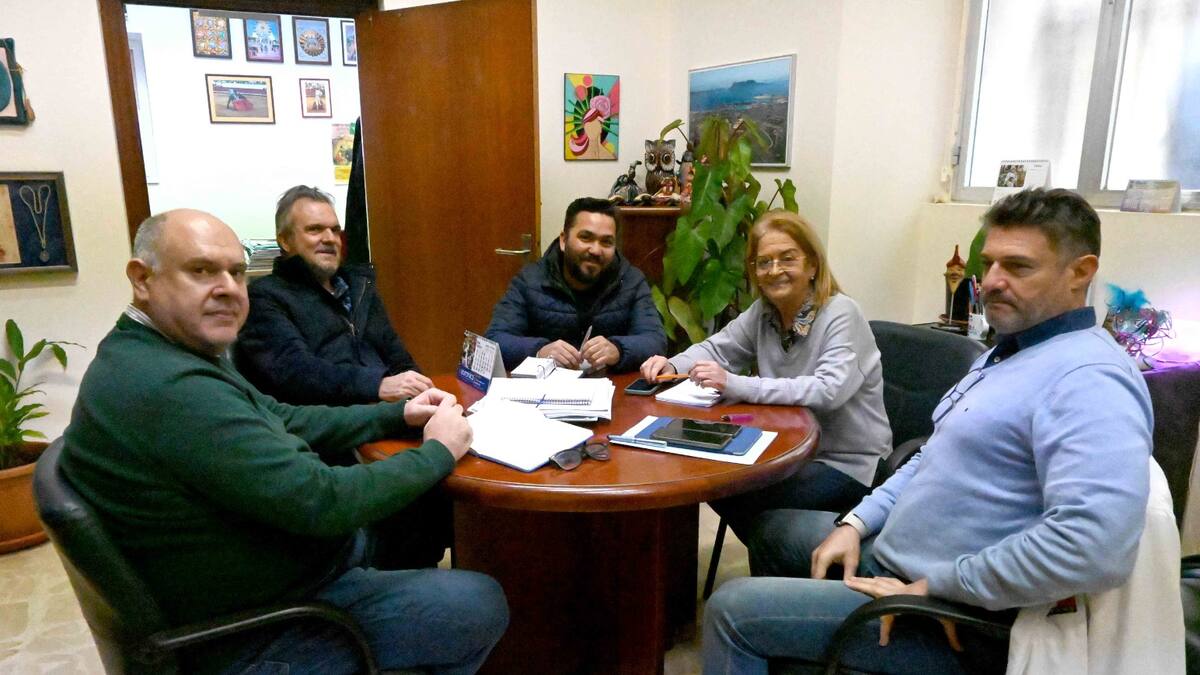 Cid se reúne con la Asociación de Feriantes