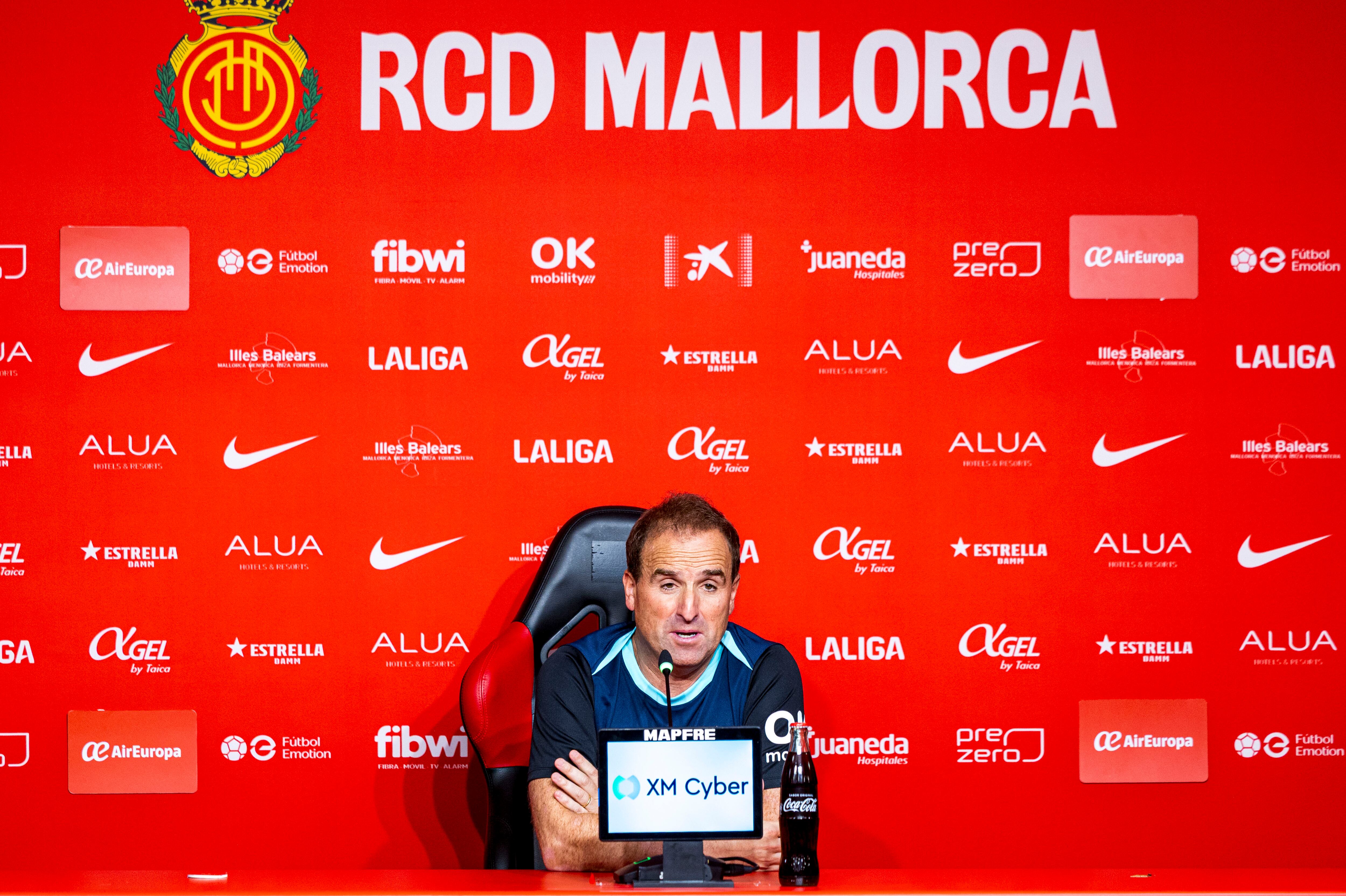 PALMA DE MALLORCA , 17/05/2025.- El entrenador del Mallorca, Jagoba Arrasate, durante una rueda de prensa celebrada este sábado en la víspera del partido de LaLiga que les enfrenta al Getafe. EFE/CATI CLADERA
