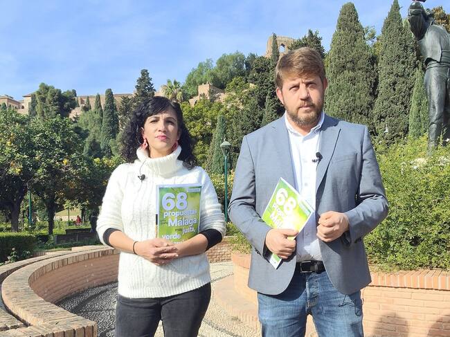 La portavoz de Con Málaga, Toni Morillas, junto al portavoz adjunto de la coalición Nicolás Sguiglia
