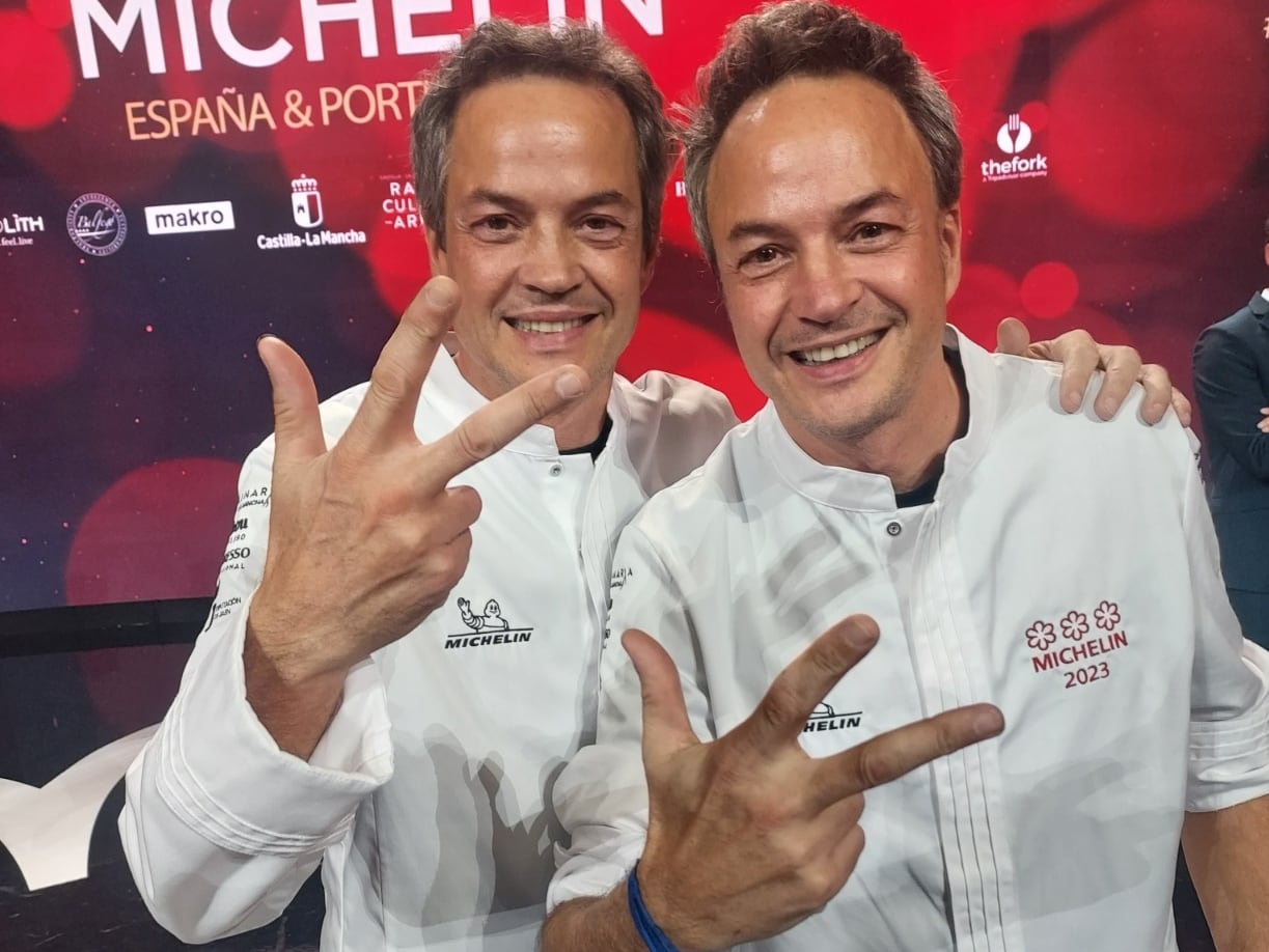 Javier y Sergio Torres (Cocina Hermanos Torres), celebrando su tercera estrella Michelin.