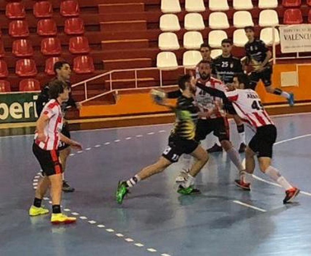 El Bm. Elda - C. E. E. no ha dado opciones a su joven rival