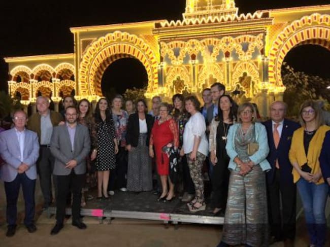 Las autoridades municipales presenciaron el momento del encendido del alumbrado