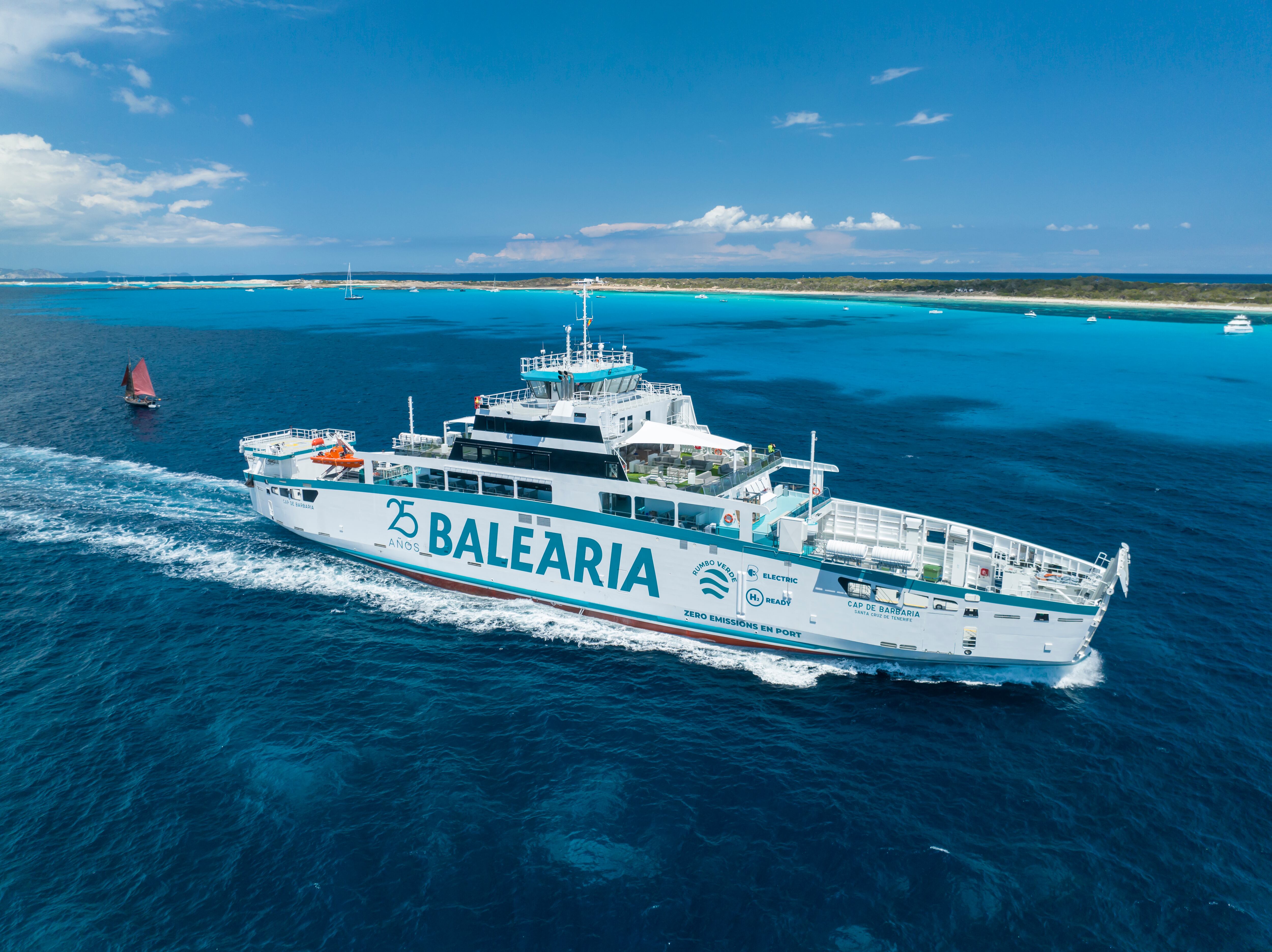 El Cap de Barbaria, el primer ferry eléctrico de España.