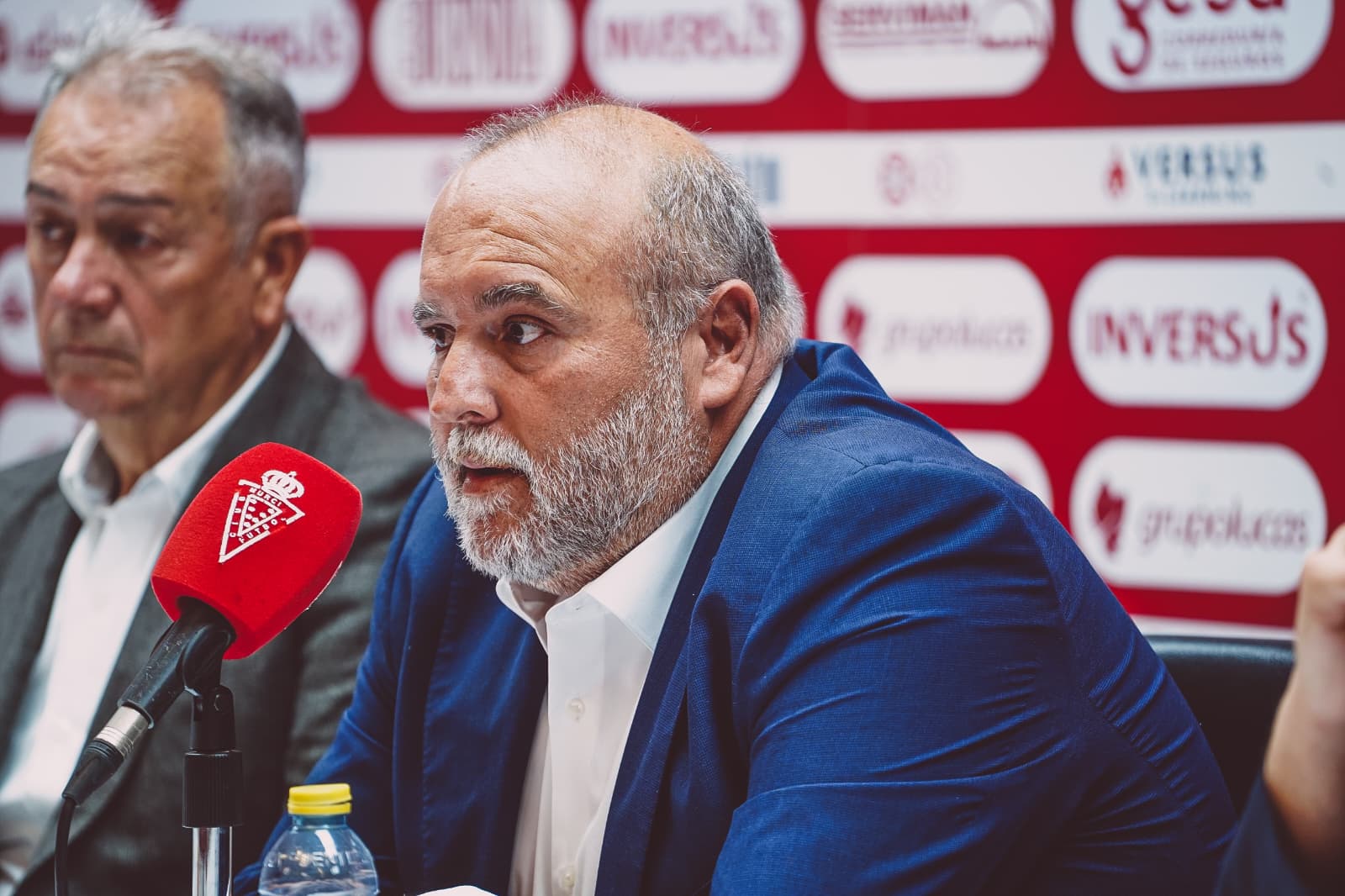 Sánchez Breis, nuevo director deportivo del Real Murcia, habla en su presentación junto a Felipe Moreno, presidente de la entidad
