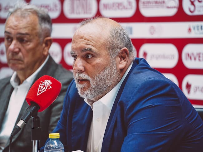 Sánchez Breis, nuevo director deportivo del Real Murcia, habla en su presentación junto a Felipe Moreno, presidente de la entidad