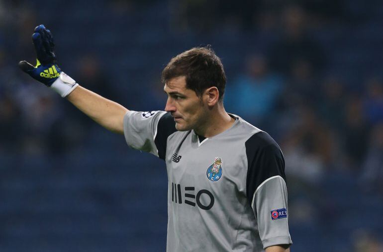 Íker Casillas pide perdón en un encuentro con el Oporto