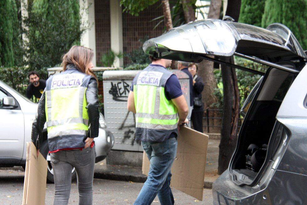 Dos agentes de la Policía Nacional