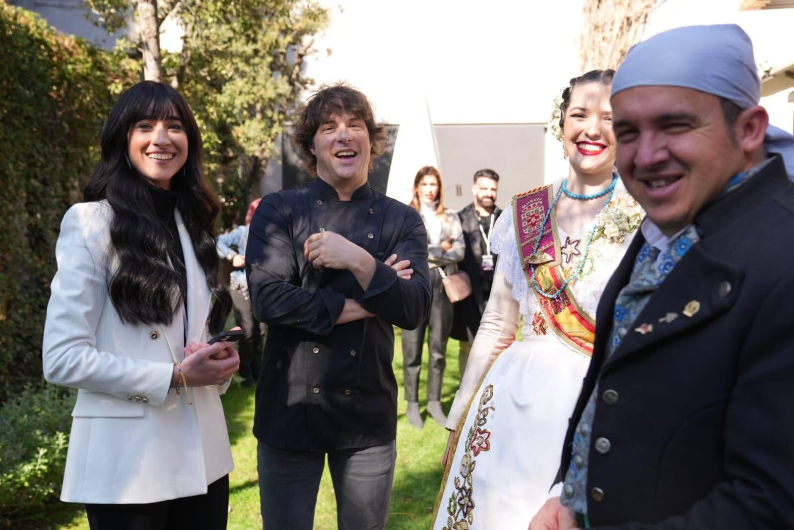 Jordi Cruz recibe a las candidatas a Reina de la Huerta 2023 durante su convivencia en Barcelona