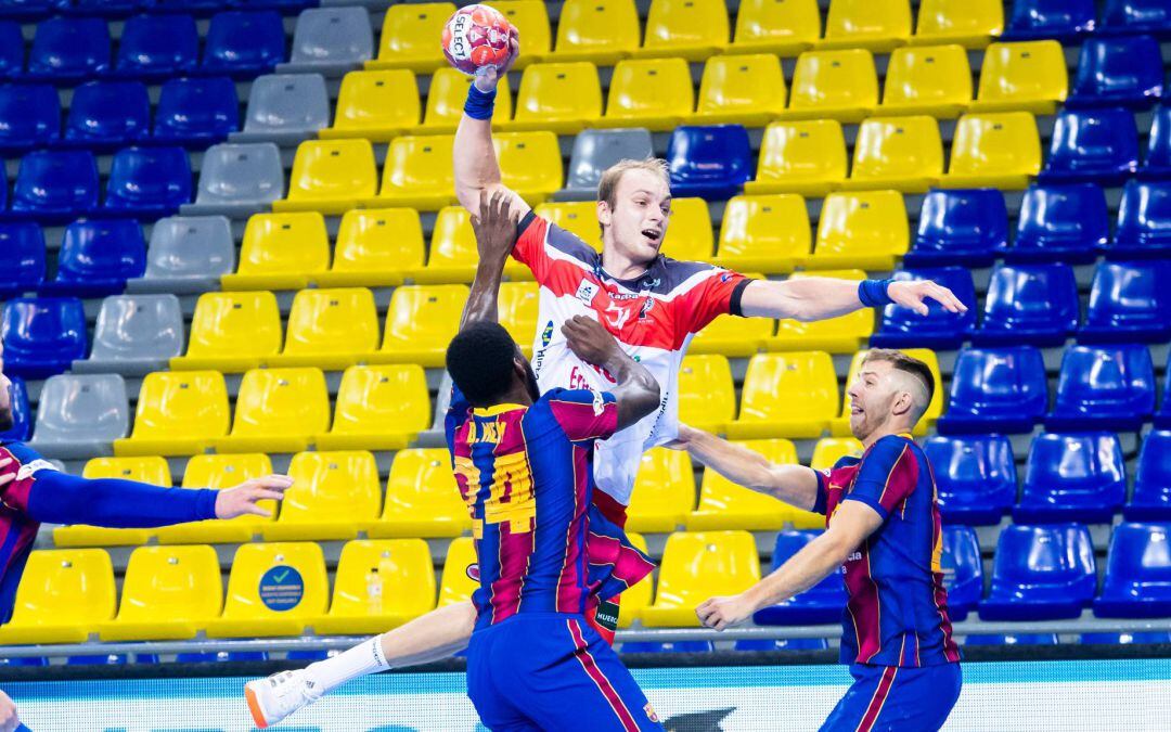 Viveros Herol Balonmano Nava poco pudo hacer en el Palau Blaugrana