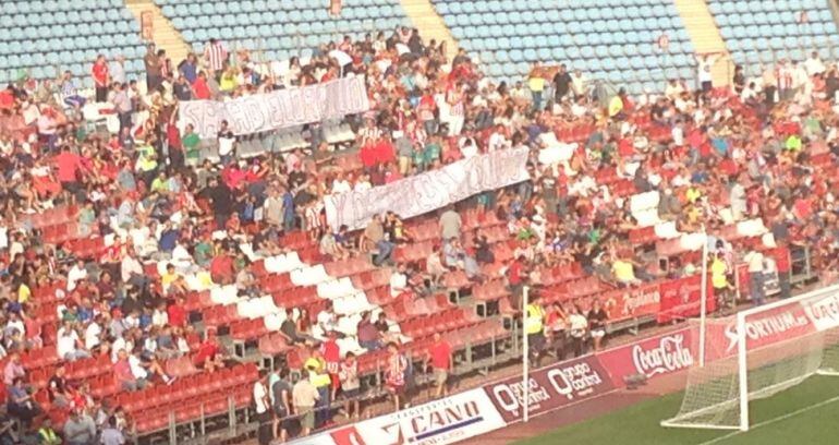 La afición del Almería, minutos antes del partido