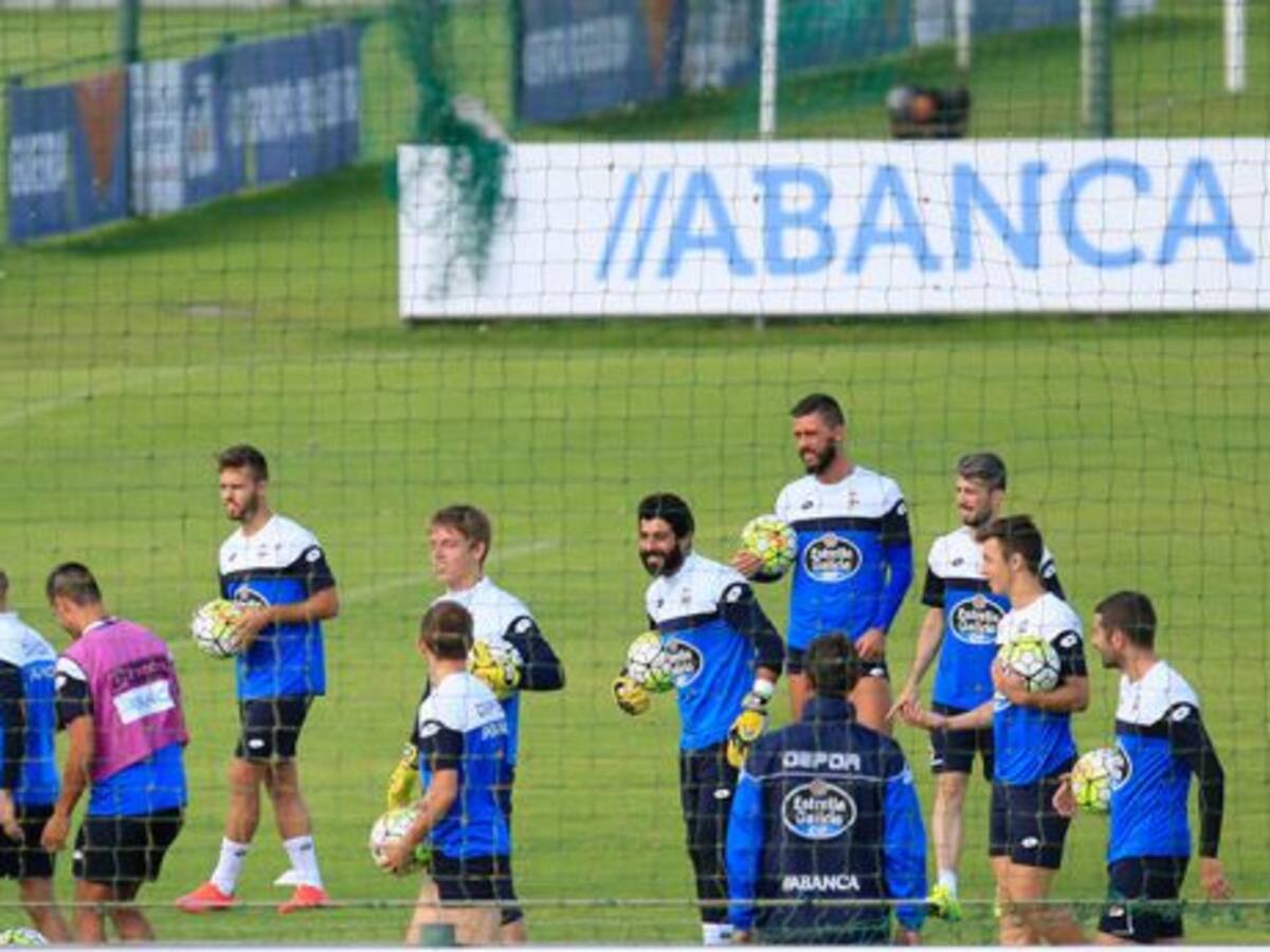 Víctor afrontará el último partido de 2015 con un plantel casi al completo