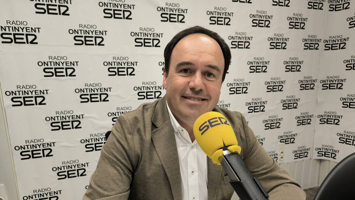 Entrevista Juanfran Pérez. El secretari general del PPCV ha visitat els estudis de Ràdio Ontinyent abans d'acudir a Albaida a mantenir una reunió amb alcaldes, regidors, militants i simpatitzants de la Vall d'Albaida i la Safor.