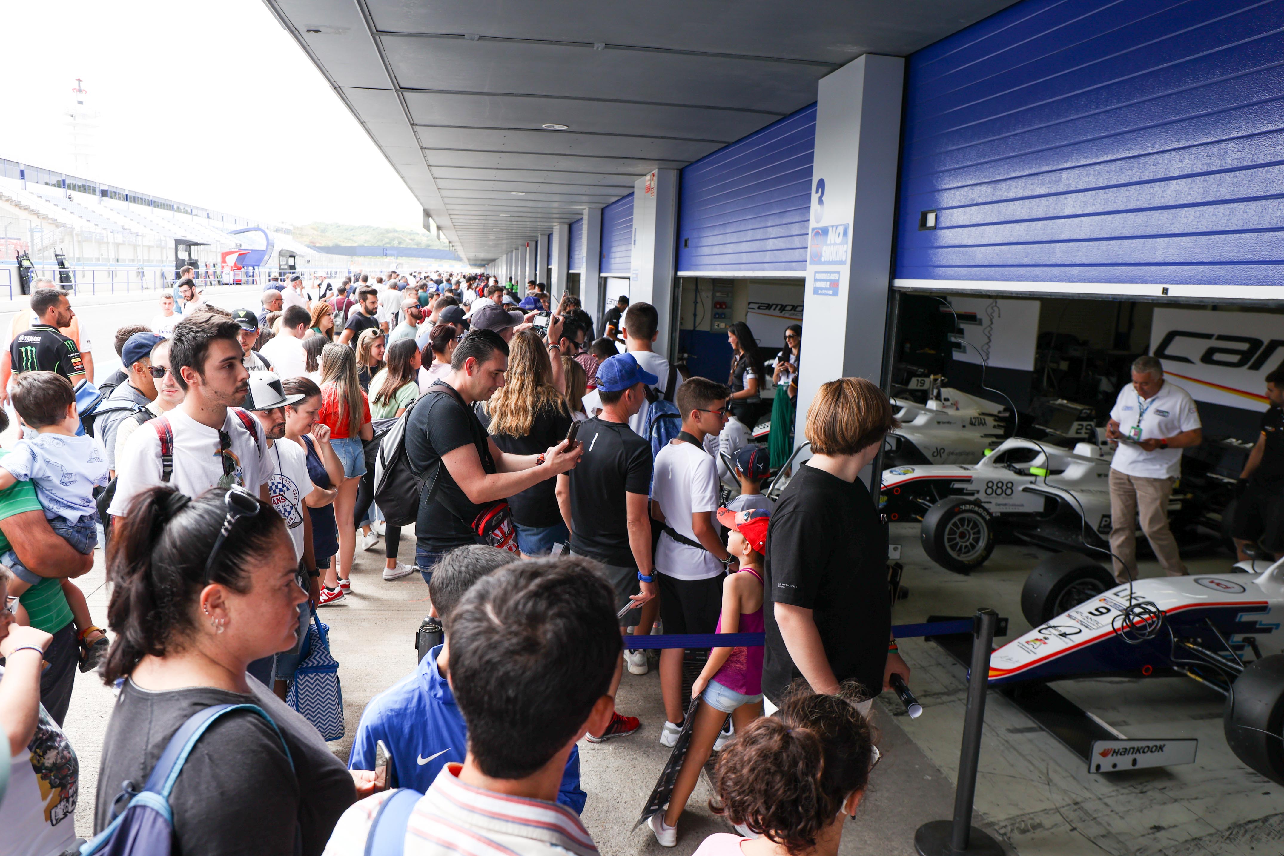 Ambiente en boxes en la Napa Racing Weekend