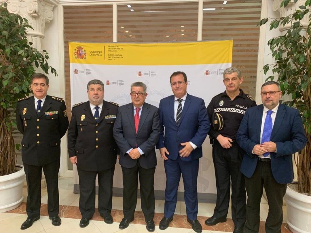 Carlos Toscano, subdelegado del Gobierno en Sevilla y Juan Carlos Cabrera, concejal de Seguridad Ciudadana