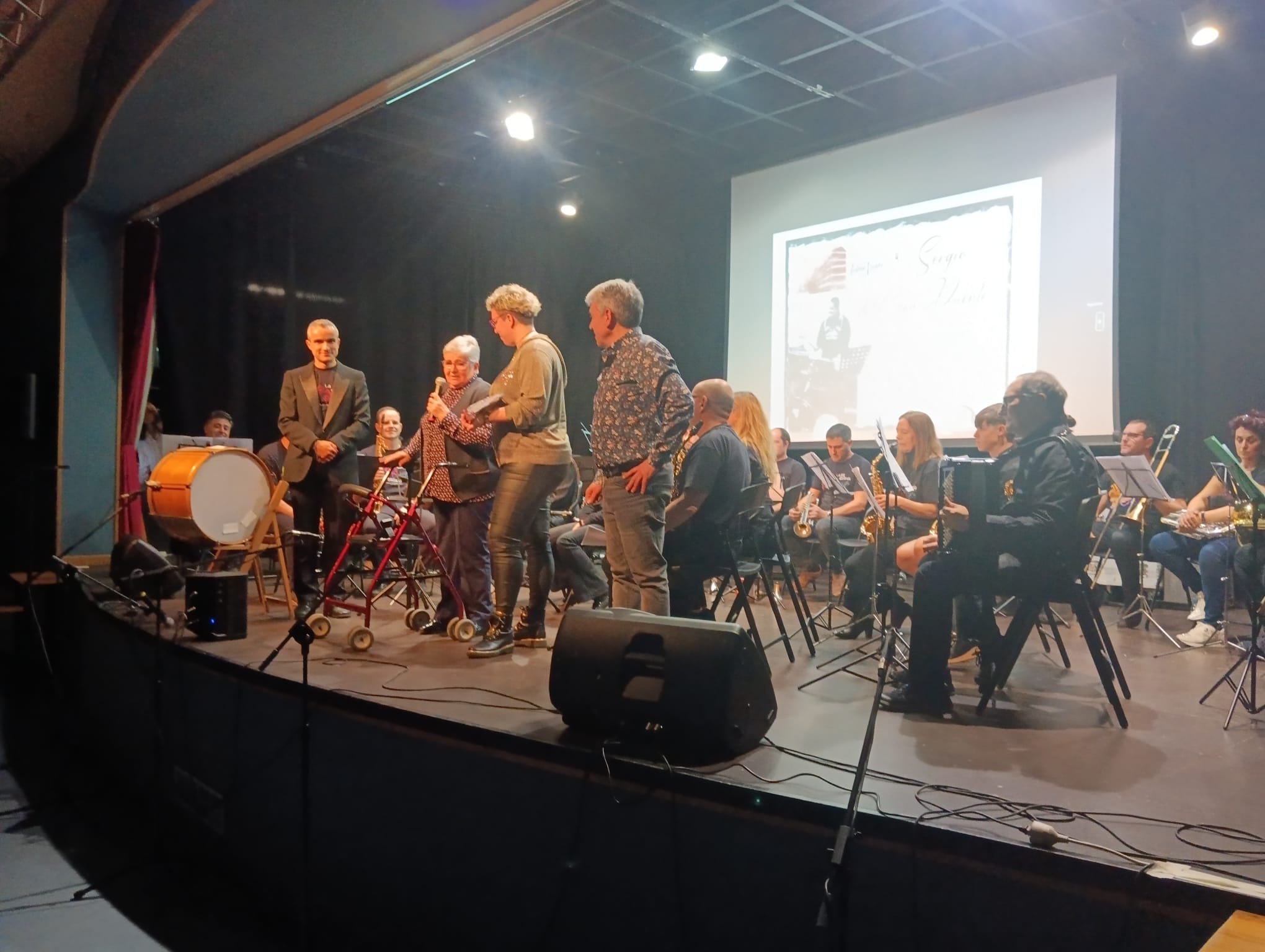 La escuela municipal rinde homenaje a Sergio del Cura