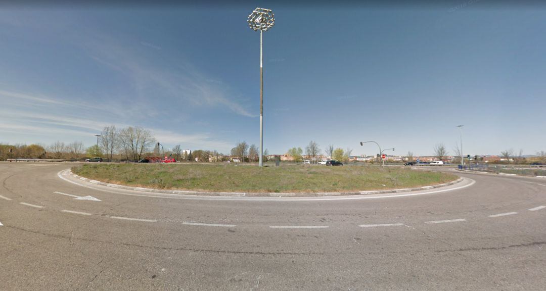 El cruce de La Granja cuenta ahora con una rotonda cerrada