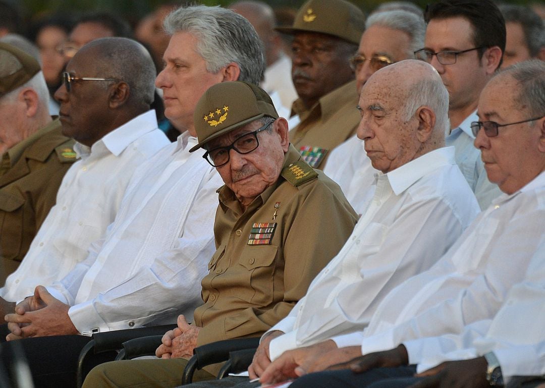  Imagen del primer secretario del partido comunista de Cuba Raul Castro y del Presidente Diaz Canel en la celebración del 60 aniversario de la Revolución Cubana a principios de este año.