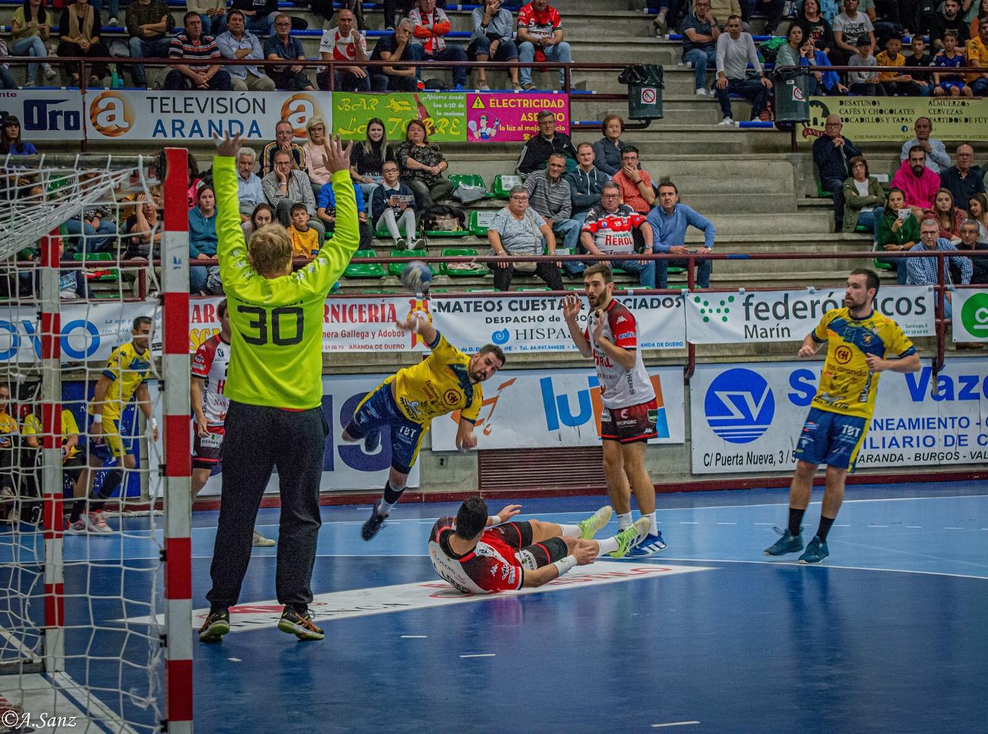 El Príncipe de Asturias debe ser el fortín amarillo para lograr el pase a la fase por el título