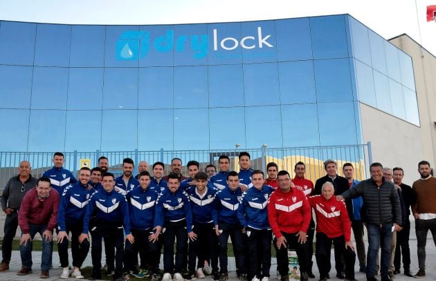 Jugadores de la Gimnástica Segoviana de la pasada temporada en su visita a las instalaciones de Drylock Technologies en el Polígono de Hontoria