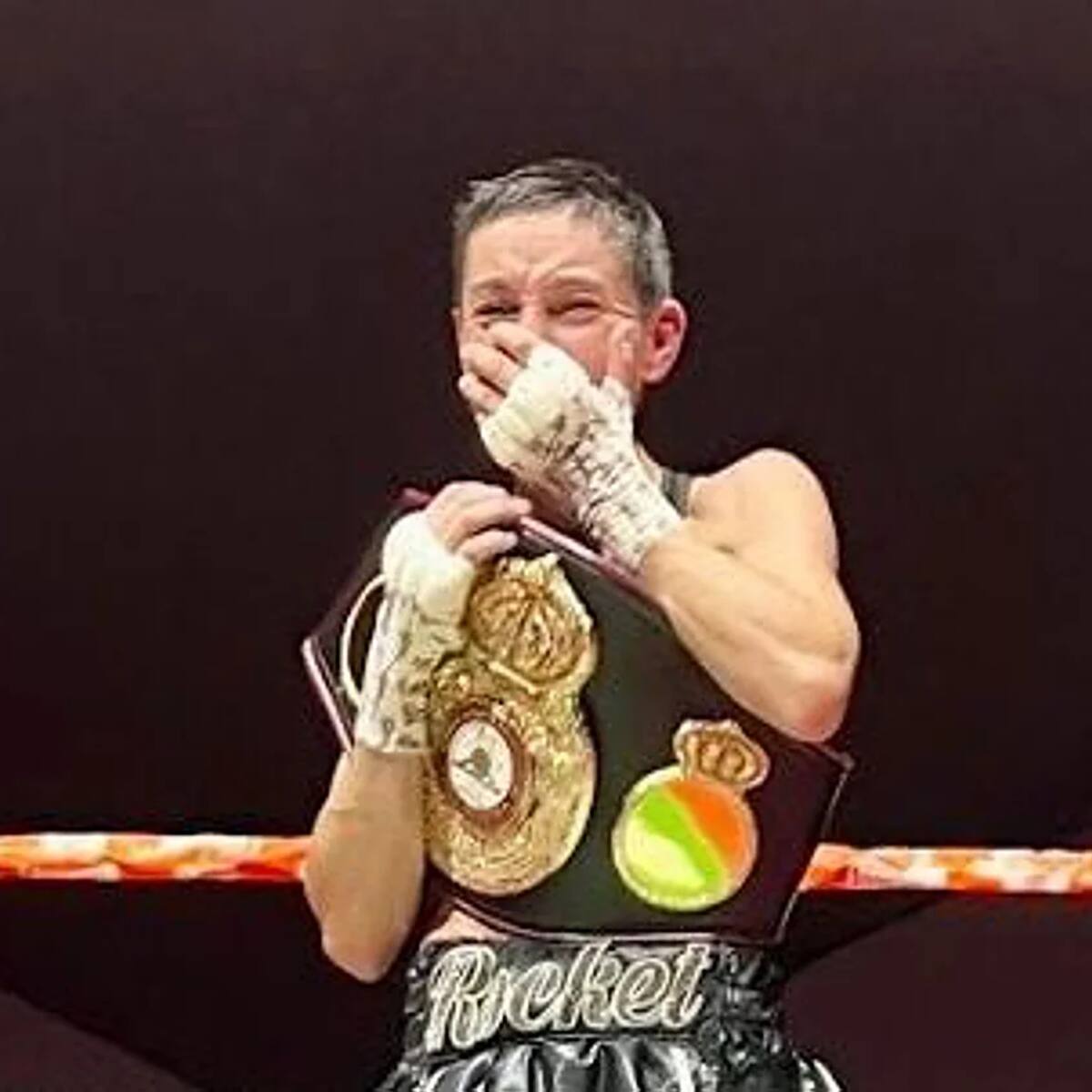 Isabel Rivero triunfa y consigue el cinturón mundial del peso átomo