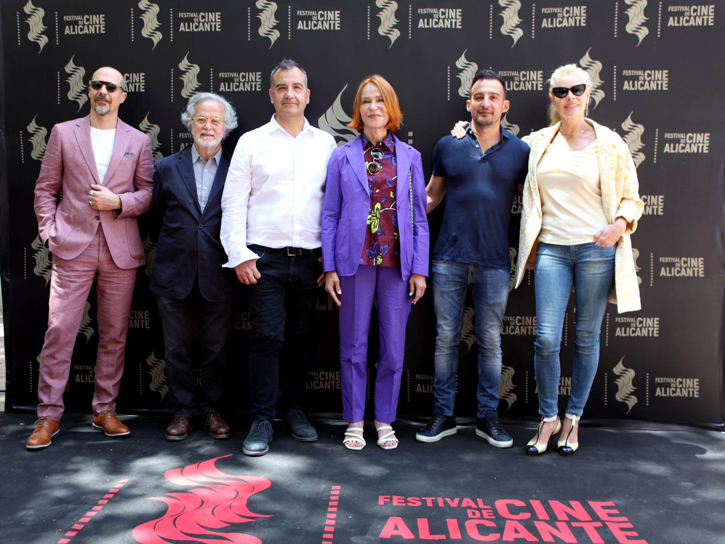 Fele Martínez, Fernando Colomo, Vicente Seva, Antonia San Juan, Alejandro Amenábar y Belén Rueda en el Teatro Principal de Alicante. Foto: Intermundo Comunicación