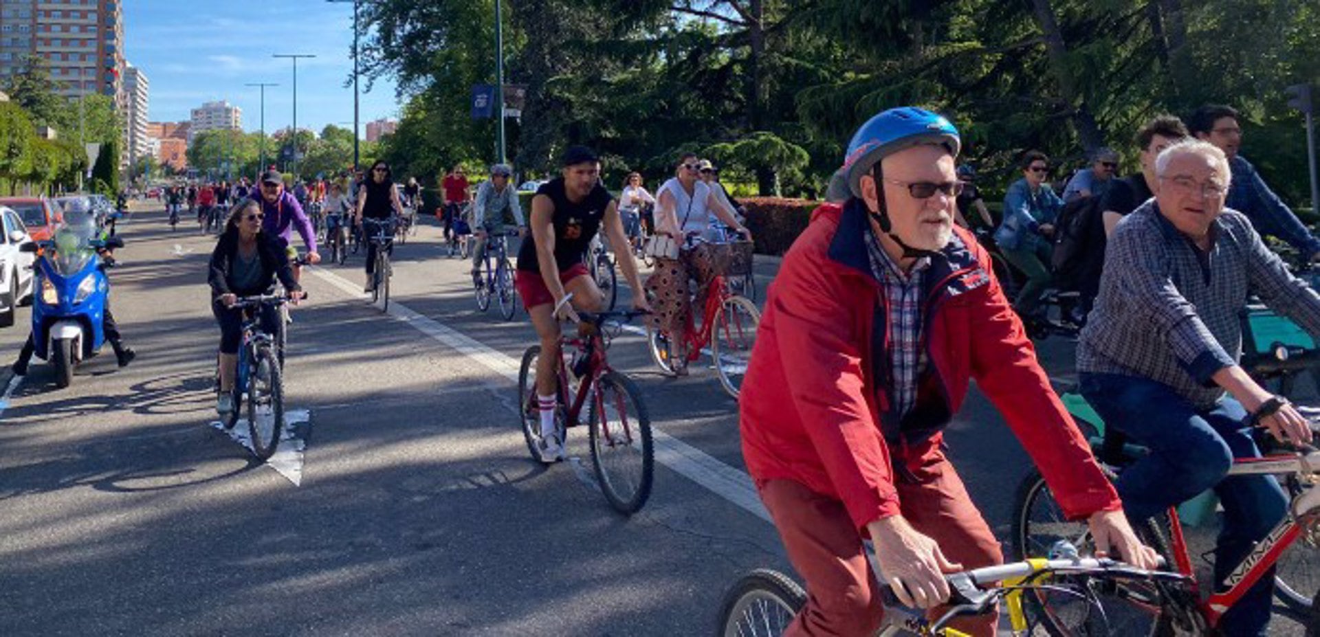 Participantes en la &#039;bicicletada&#039; en Valladolid - ASAMBLEA CICLISTA