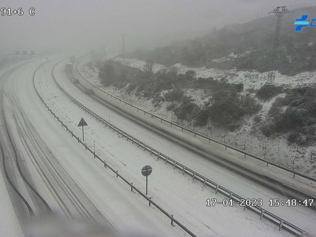 Cortan durante horas el paso a camiones y articulados en la A-1 hasta Madrid