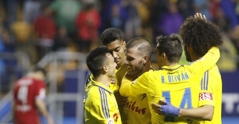 El equipo amarillo celebra uno de los tres goles marcados ante el Real Zaragoza en Carranza