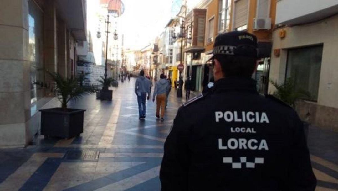 Detenido en Lorca por atacar a otra persona con el cuello de una botella de cristal durante una riña