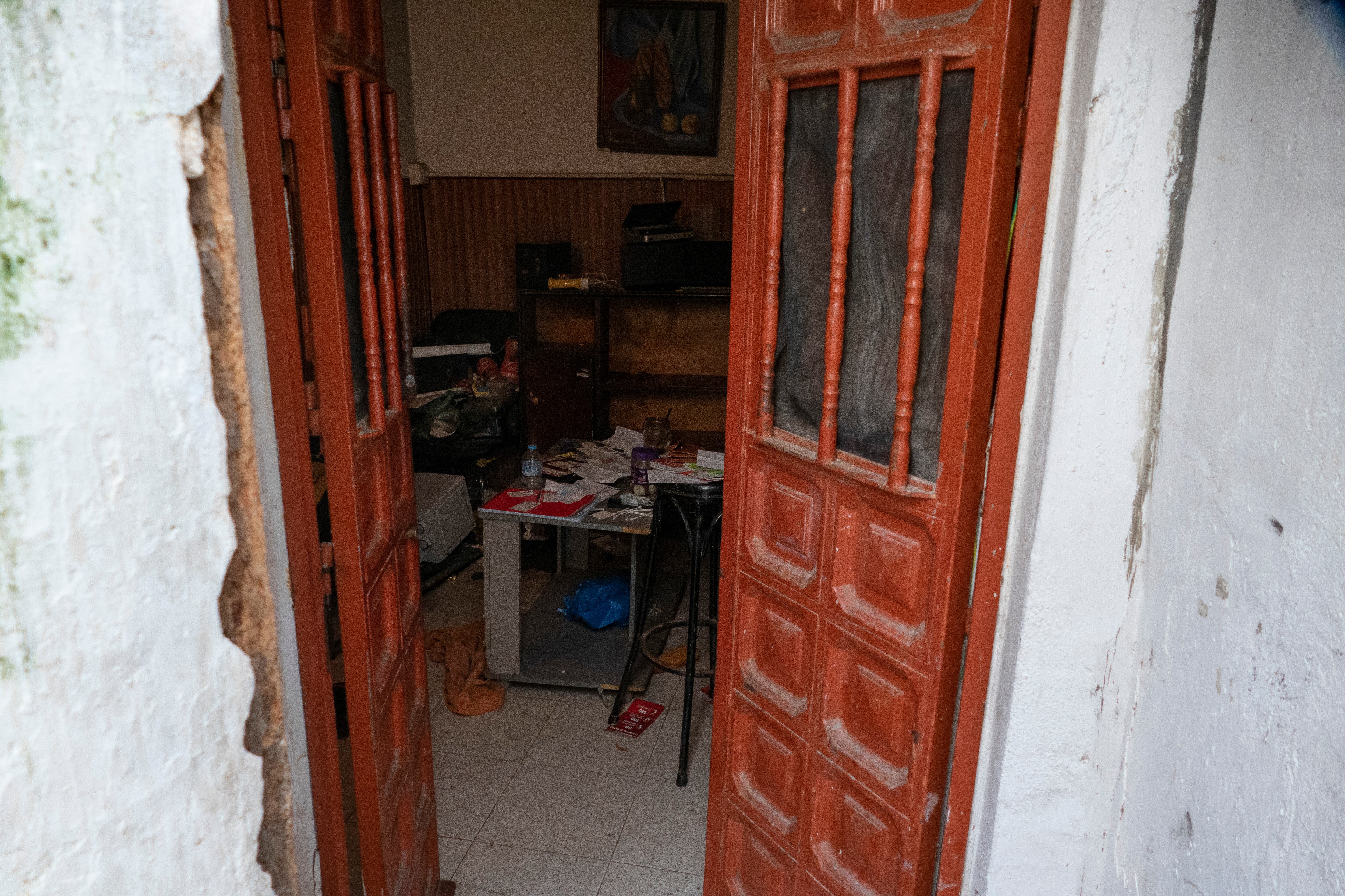 Vista de la entrada de la vivienda de Yasin Kanka en Algeciras (Cádiz)