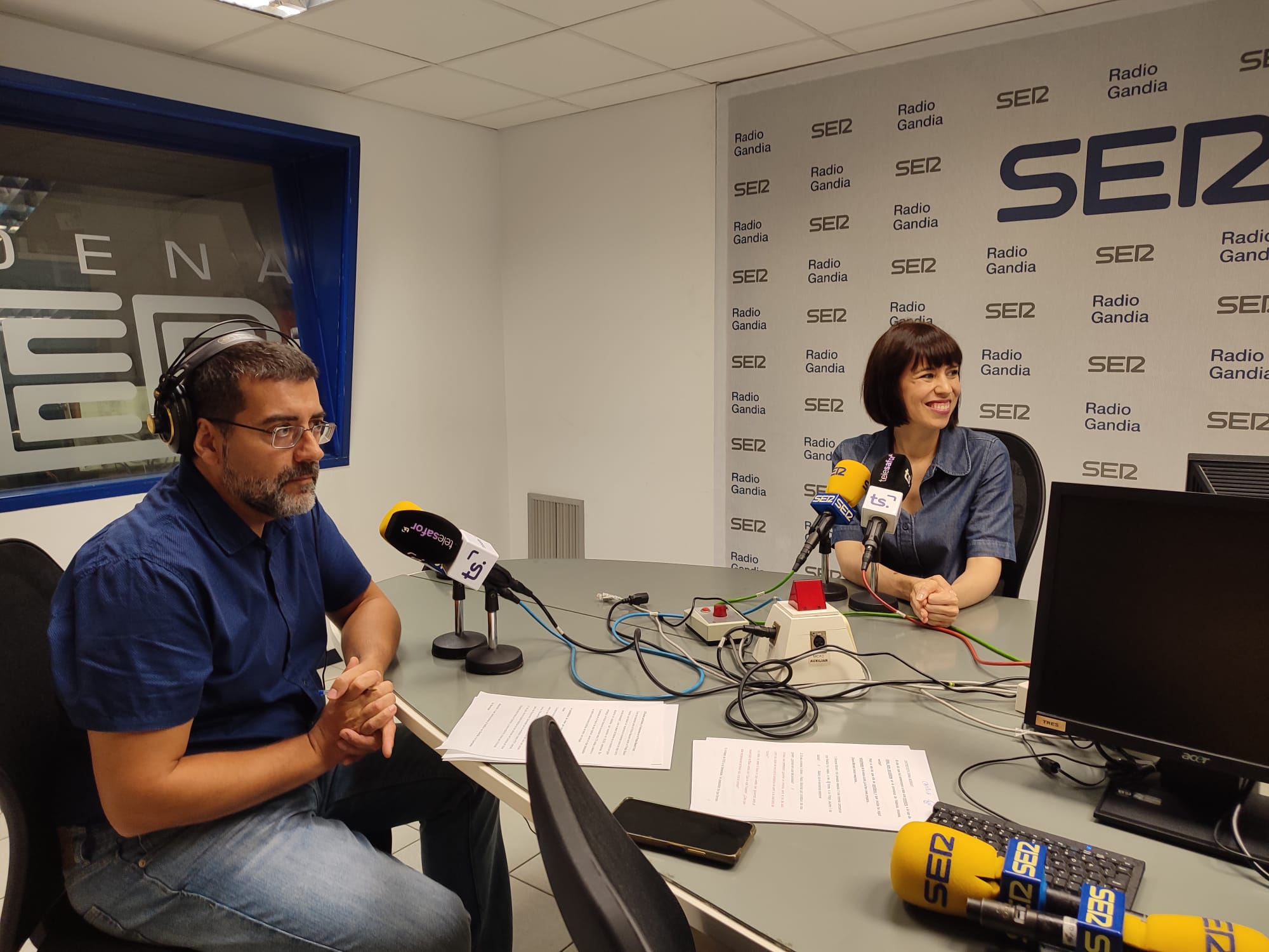 La ministra Diana Morant, en los estudios de Radio Gandia SER.