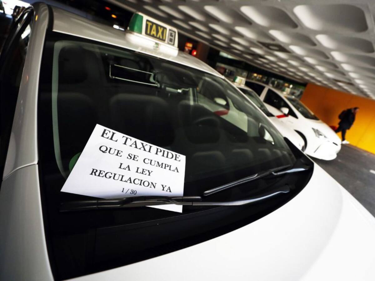 Los taxistas bloquean Barcelona y Madrid