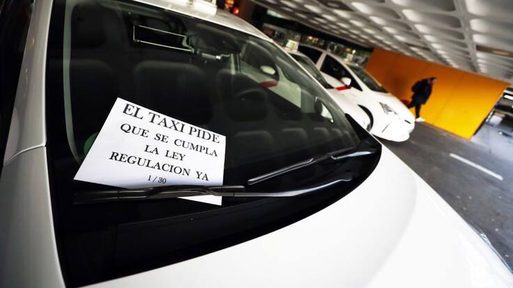 Los taxistas bloquean Barcelona y Madrid