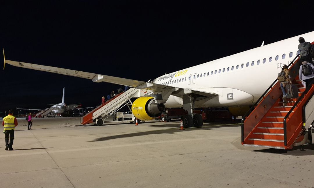 Aeropuerto de Granada-Jaén en dos aviones en pista