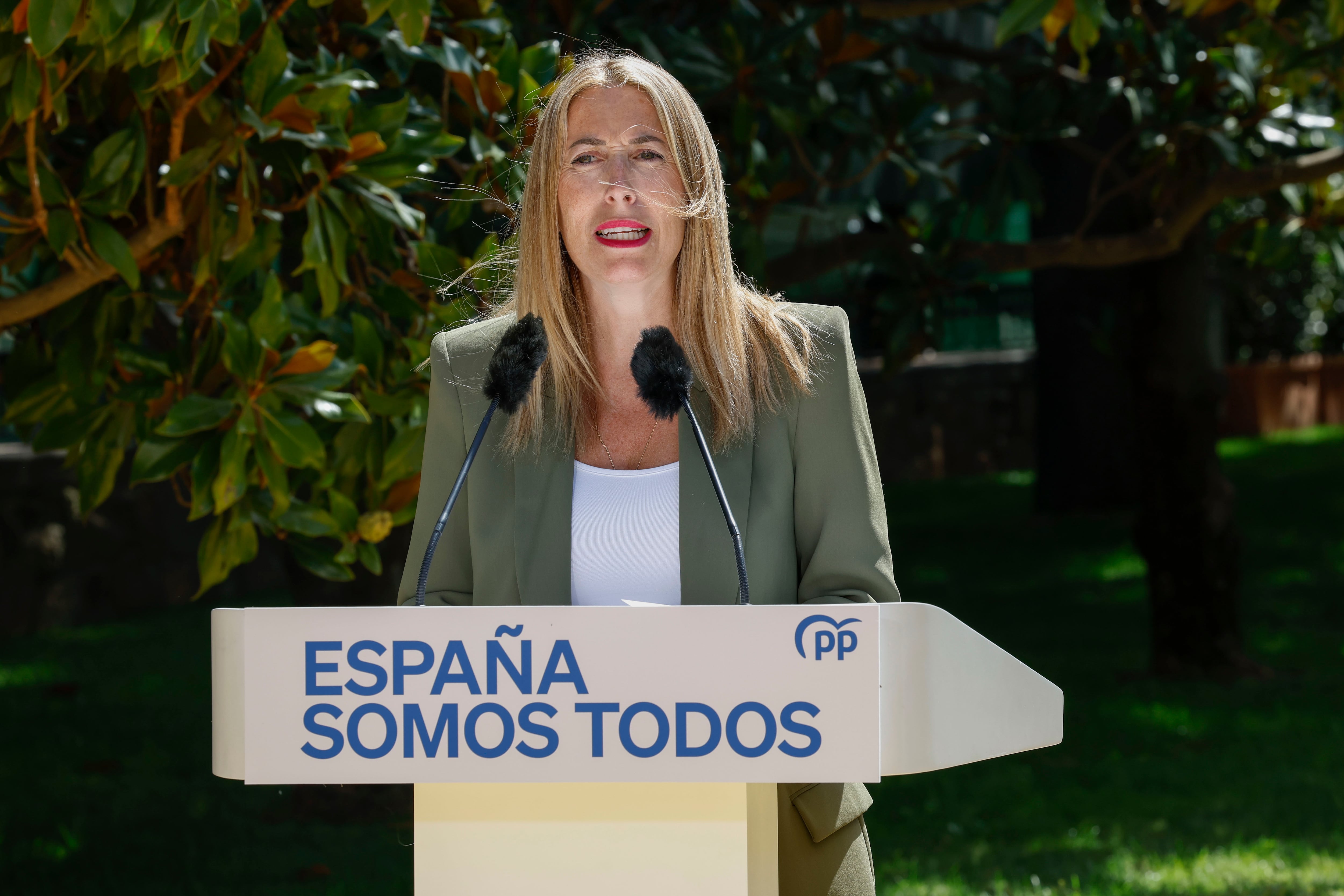 MADRID, 06/09/2024.-La presidenta de la Junta de Extremadura, María Guardiola, hace unas declaraciones tras mantener el líder popular, Alberto Nuñez Feijóo, una reunión con los presidentes autonómicos de su partido para consensuar los principios de su modelo alternativo de financiación autonómica y, sobre todo, construir un frente compacto y sin fisuras contra la financiación singular de Cataluña, este viernes, en el Palacete de los Duques de Pastrana, en Madrid. EFE/ J.P. Gandul
