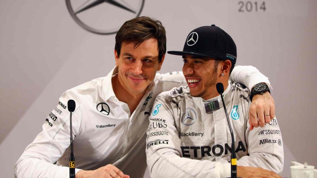 Toto Wolf y Lewis Hamilton, en una imagen de 2014.