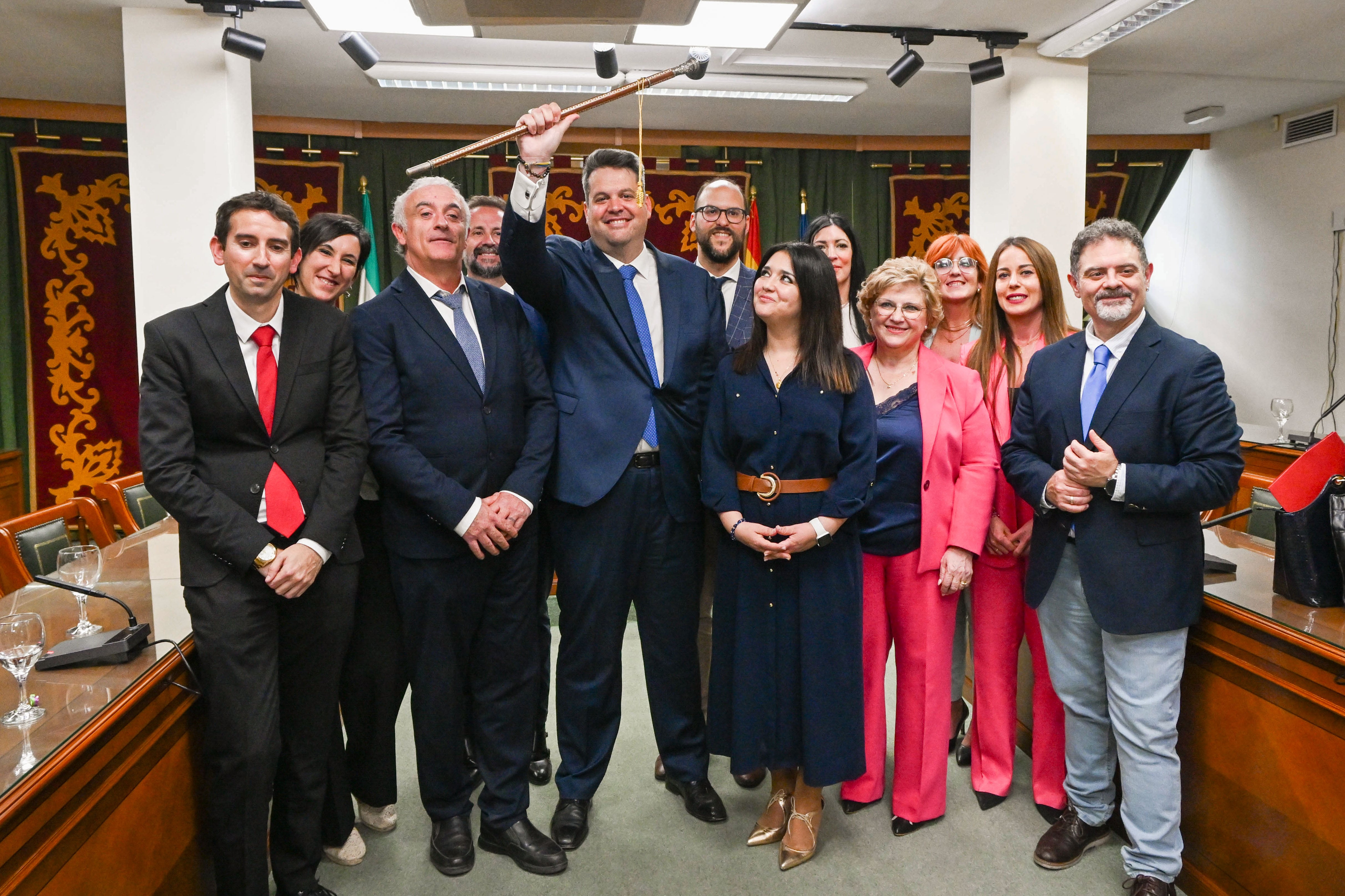 Un momento de la toma de posesión del nuevo alcalde de Maracena, Carlos Porcel tras la moción de censura celebrado en el Ayuntamiento de Maracena