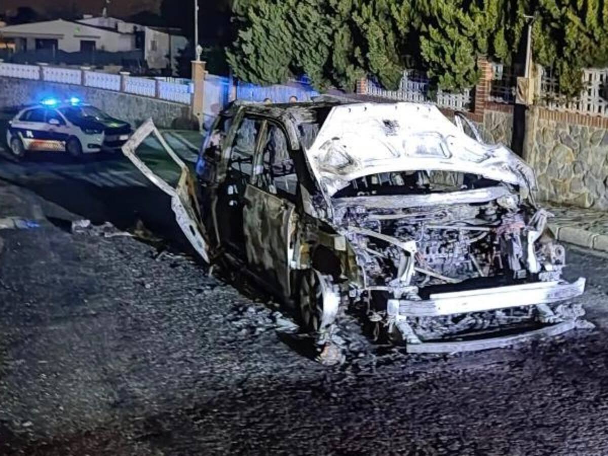 La Policía Local detiene a una mujer en busca y captura por estafa tras arder el vehículo en el que viajaba