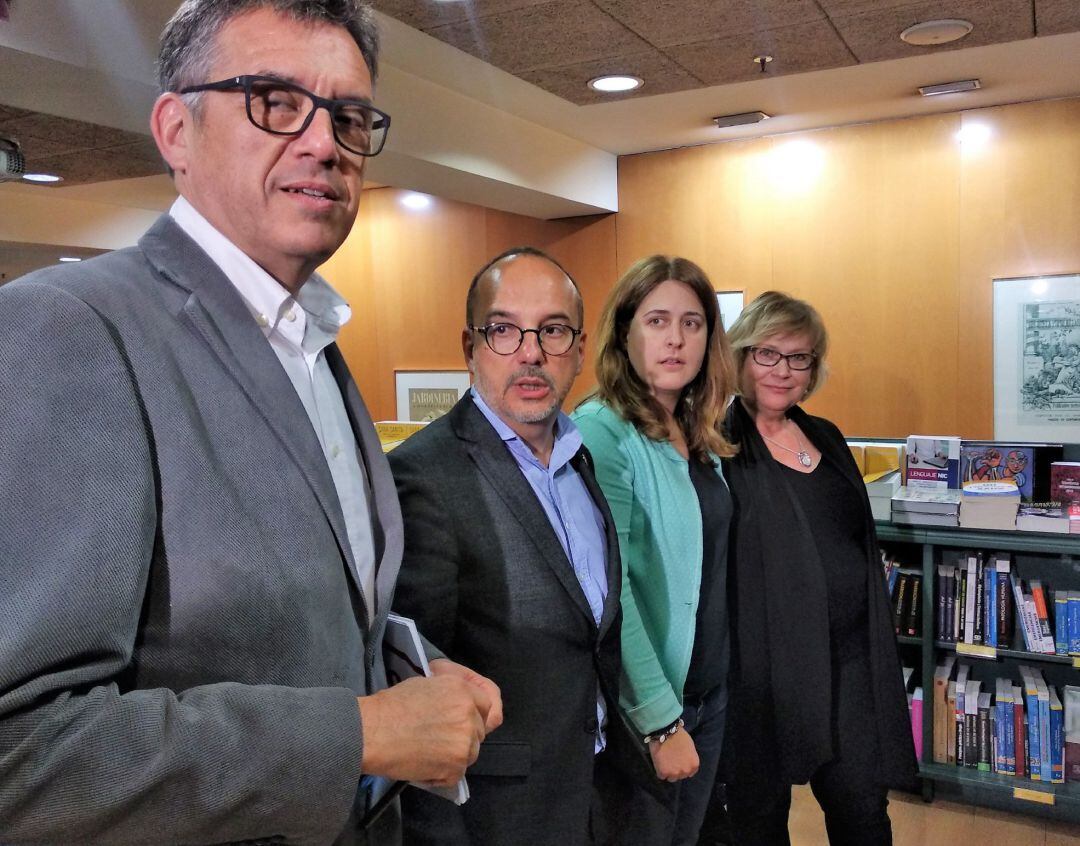 Lluís Recoder, Carles Campuzano, Marta Pascal, Esperança Esteve, presentando el libro de Campuzano &#039;Reimaginem la independència&#039;