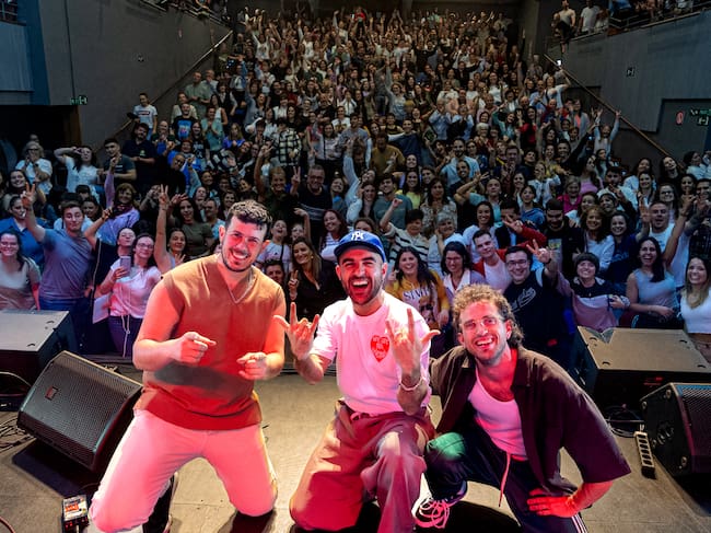 Nil Moliner junto a sus músicos, se despide del público de Los40 Stage en Villamuriel