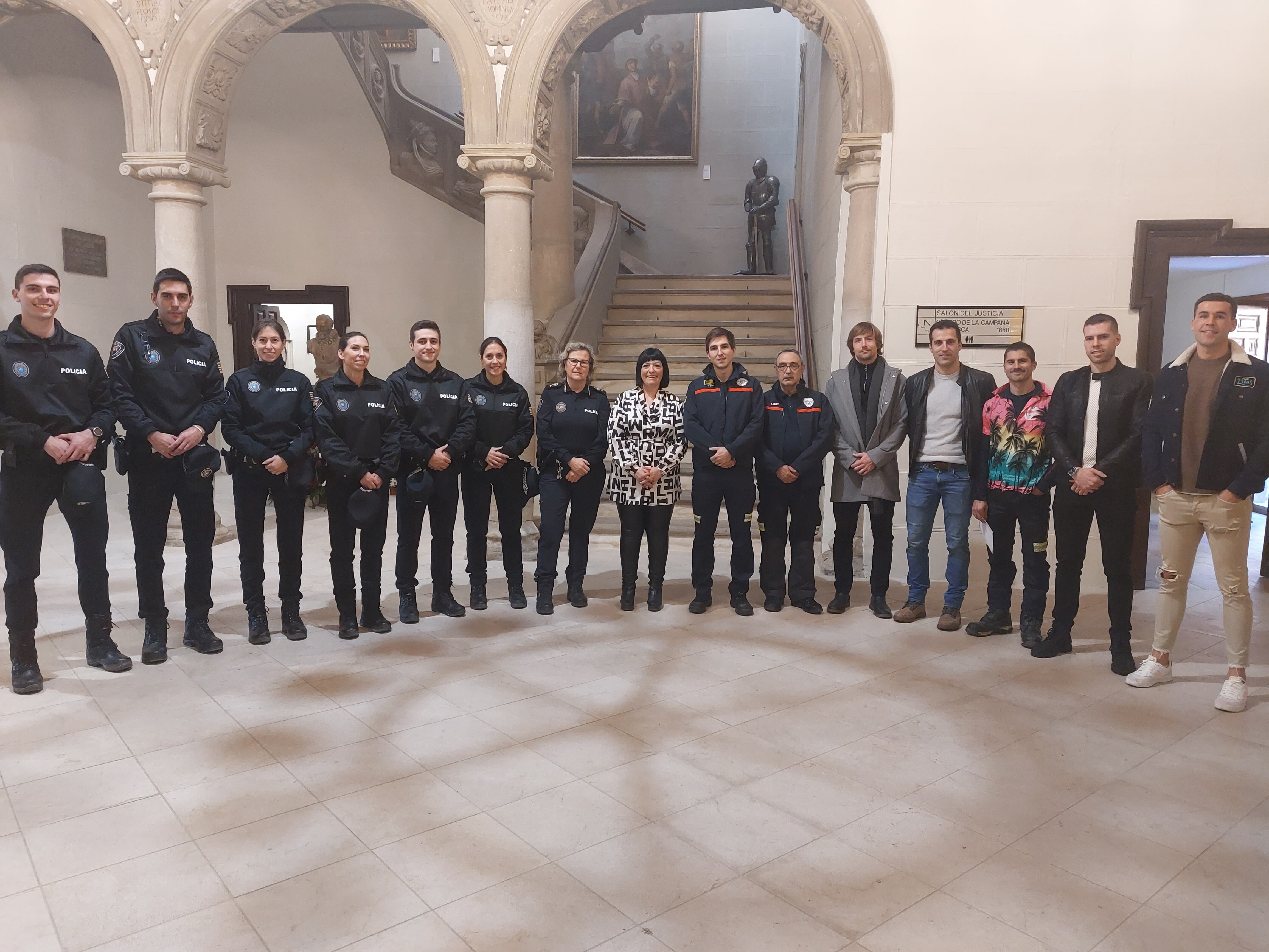 Nuevos policías y bomberos en el Ayuntamiento de Huesca