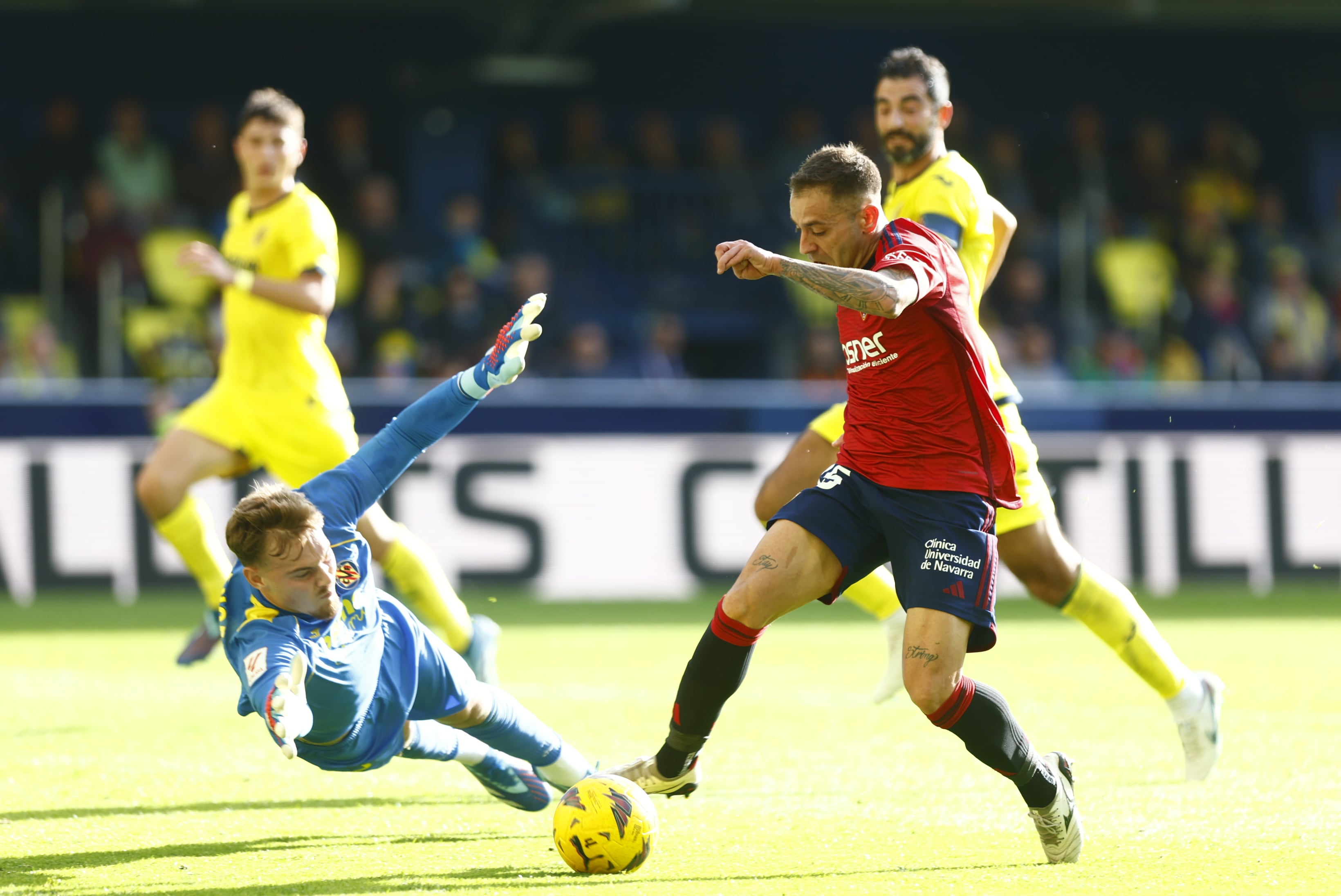 Rubén Peña encarando al portero rival en Villarreal antes de su lesión