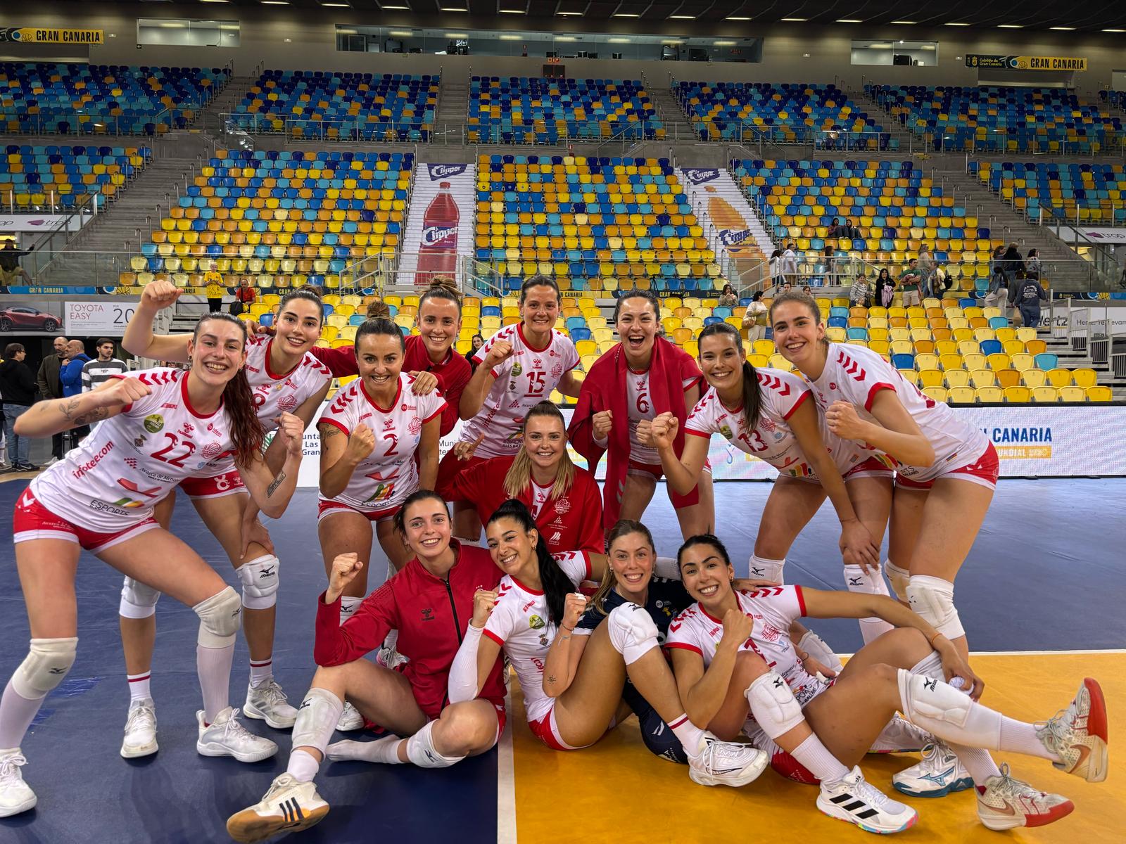 Així va celebrar l'Avarca el meritori triomf a la pista de l'Hidramar.