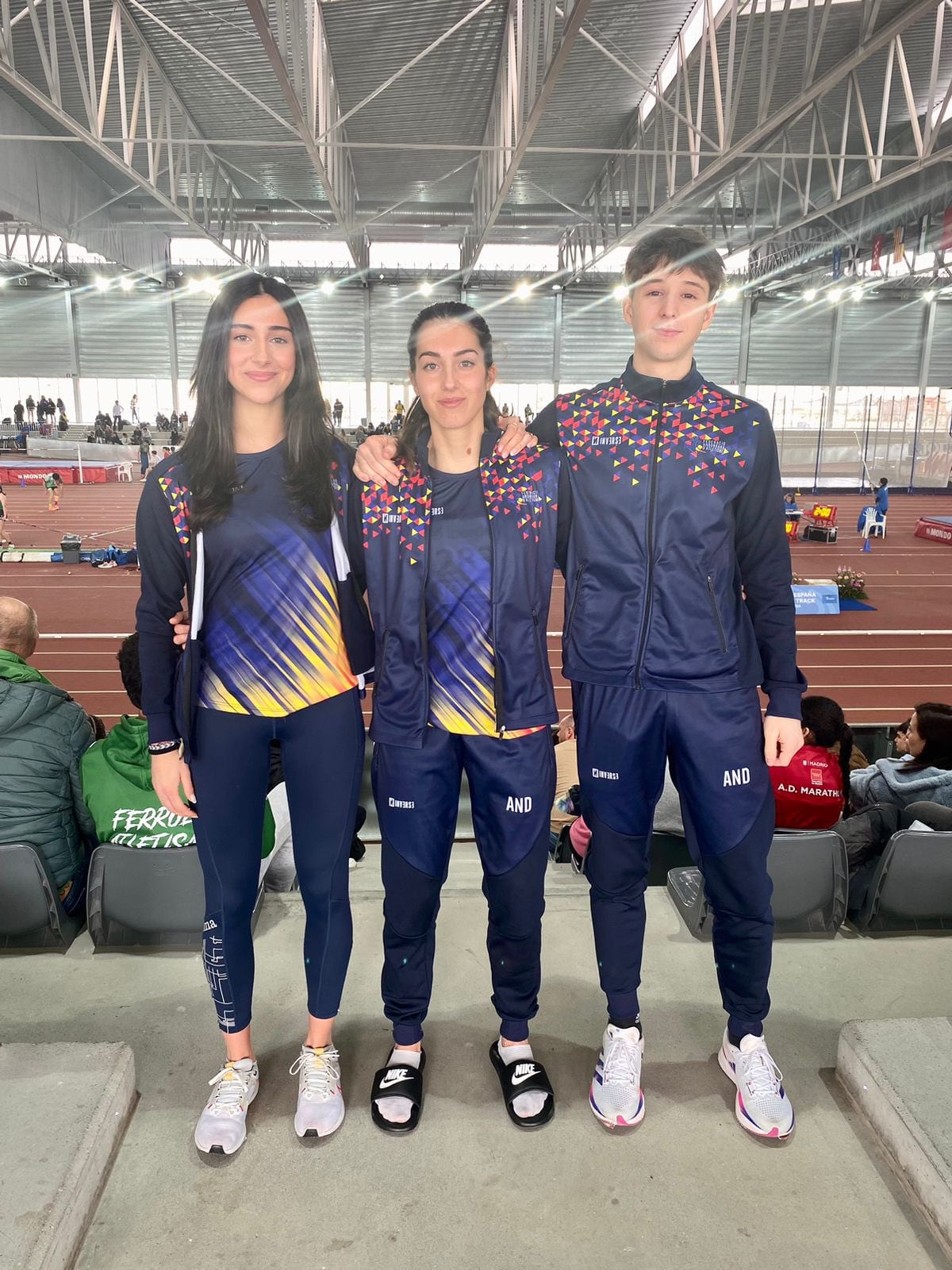 Aroa Carballo, Duna Viñals i Pol Herreros al campionat d'Espanya sub20 de pista coberta.
