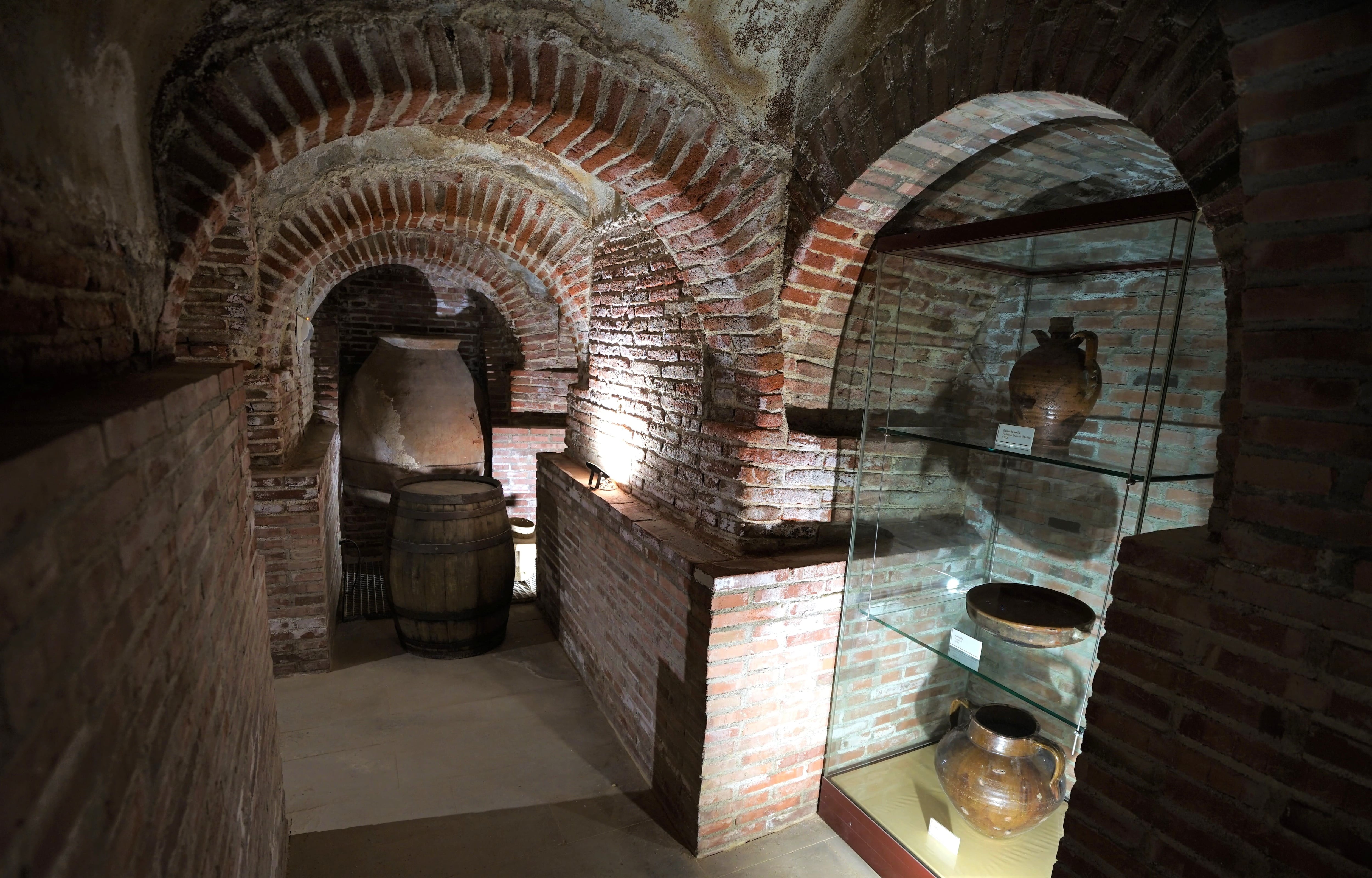 Las cuevas-bodegas de San Sebastián de los Reyes, ubicadas en pleno centro del municipio, datan del siglo XVII