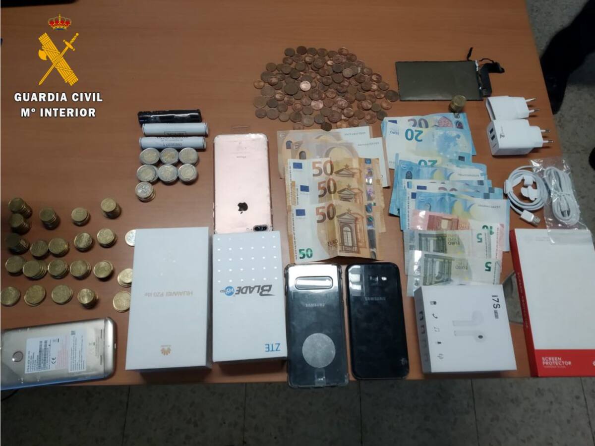 Dos detenidos como presuntos autores de delitos contra la seguridad vial y robo