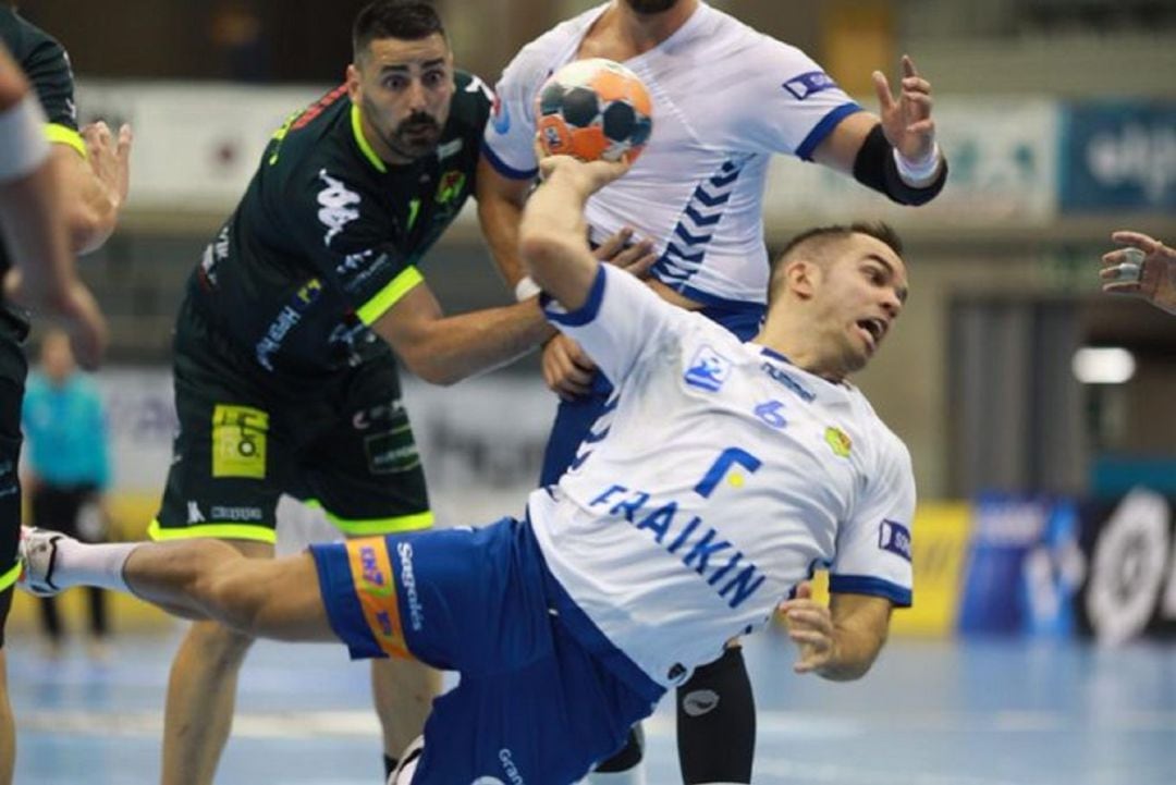 Espectacular empate a 25 de Balonmano Nava en Granollers