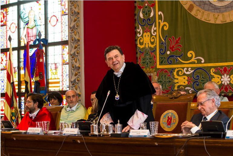 El rector, Manuel López, durante el acto institucional de San Braulio 2015, patrón de la Universidad de Zaragoza