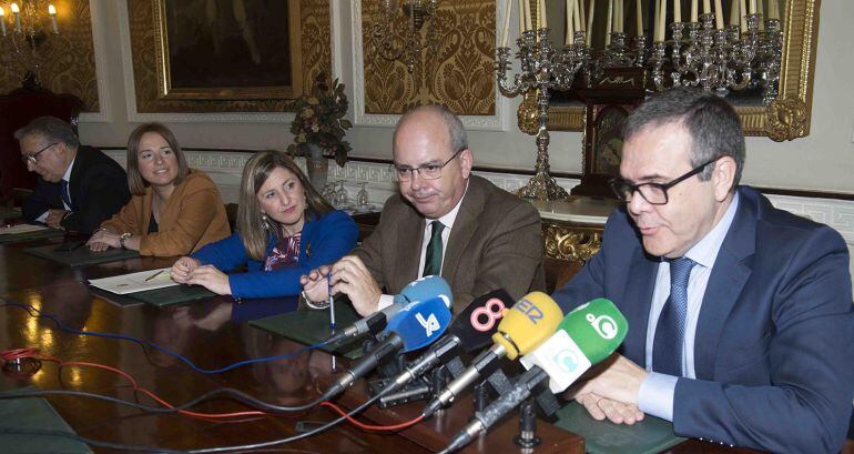 Firma del acuerdo por la internacionalización en la Diputación de Cádiz