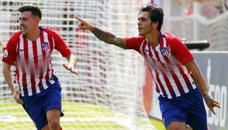 Samu Araujo celebra uno de los goles del Atlético B durante esta campaña